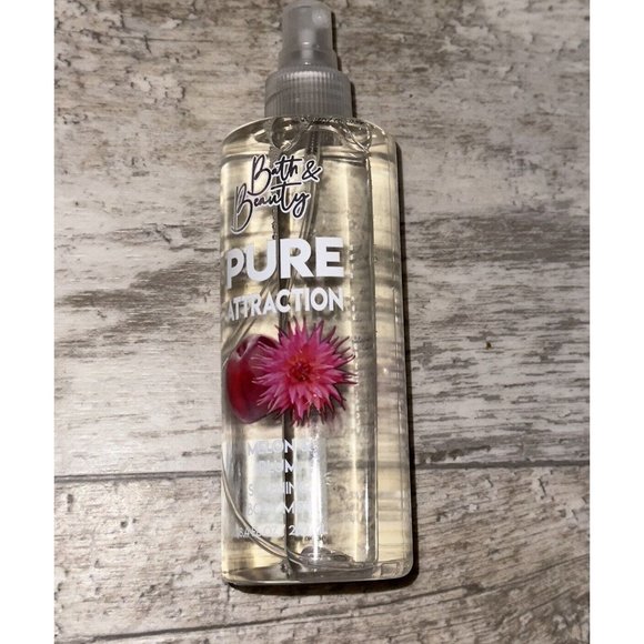 BATH & BEAUTY Pure Attraction Melon and Plum Silkening Body Mist 8.4 oz - Picture 2 of 4